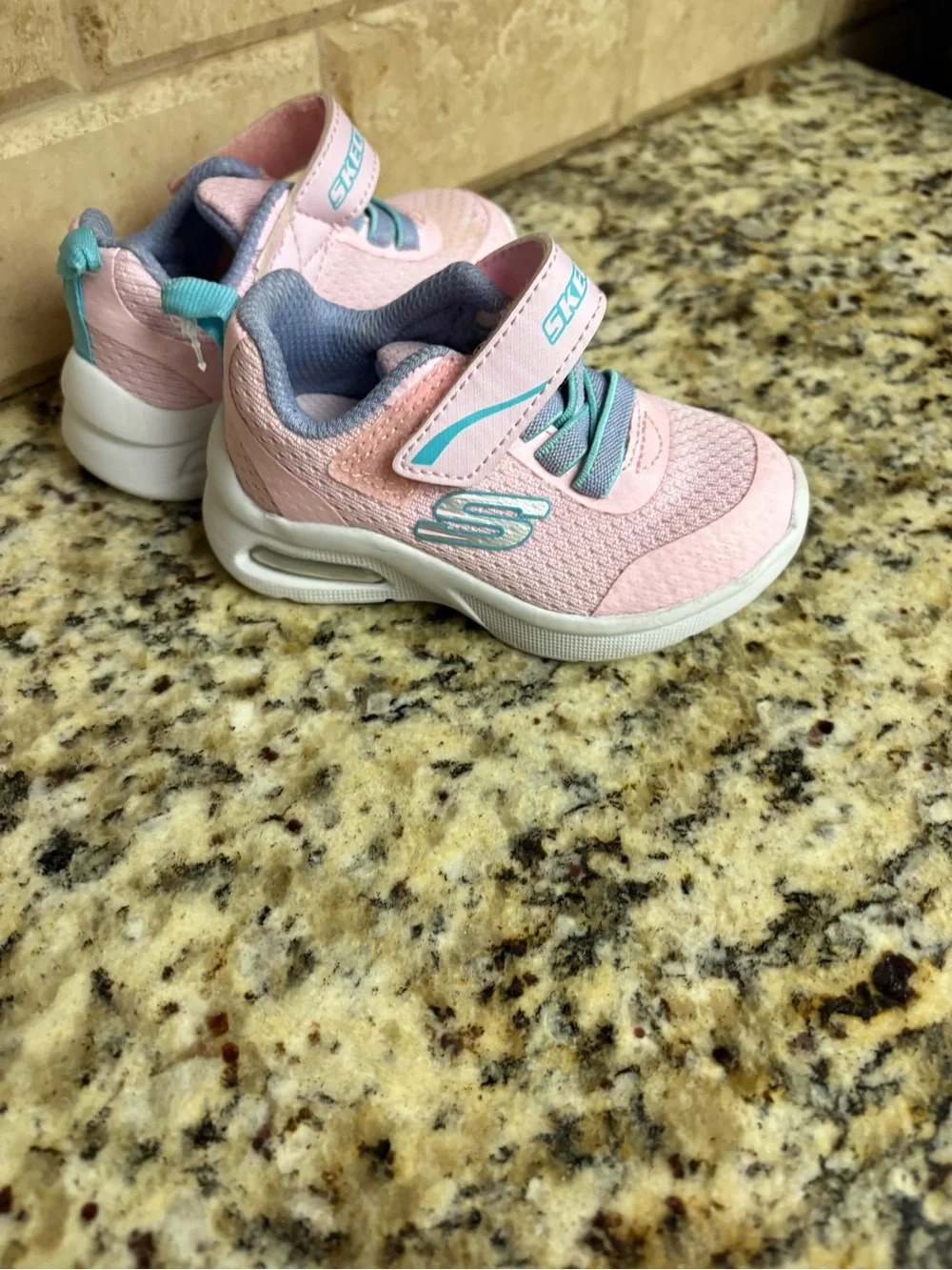 Skechers soft pink